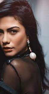 309, erkenci kuş ve doğduğun ev kaderindir adlı dizilerdeki rolleriyle tanındı. Demet Ozdemir Imdb