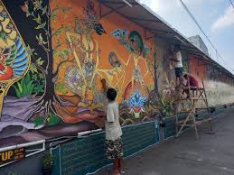 Hampir sama dengan apresiasi, kritik seni pada dasarnya merupakan kegiatan menanggapi karya seni. Rwn3siflnohqrm