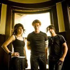 Define your meanin' of war to me it's what we when we're bored i feel the heat coming off of the blacktop and it makes me want it more. Les 20 Meilleures Paroles De Sick Puppies Avec Traduction