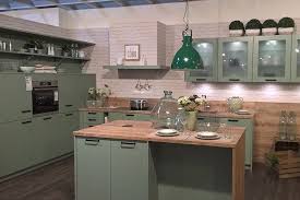 Schuller Kuche Domus In Salbeigrun Satin Arbeitsplatte Arizona Pine Nachbildung Salbeigrune Kuche Schuller Kuchen Haus Kuchen