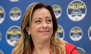 Oltre a essere la leader politica impegnata e combattiva che tutti conoscono, giorgia meloni è anche una mamma premurosa e una donna innamoratissima del compagno andrea giambruno. Giorgia Meloni Avete Mai Visto Il Suo Compagno E Andrea Giambruno Conosciuto Grazie Ad Una Banana Controcopertina Com