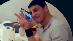 Militante K "escrachó" a un votante de Milei que fue a dejarle su currículum