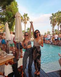 Hitta perfekta saint tropez party bilder och redaktionellt nyhetsbildmaterial hos getty images. Pin Auf Hot Places To Go Summer Most Beautiful Islands