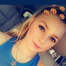 Chloe Howe's Instagram, Twitter & Facebook