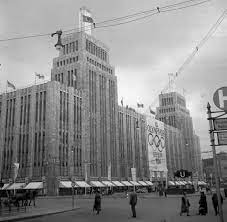 Deutsche bank bahnhofstraße 1d, 17358 torgelow 20,3 km: Karstadt Am Hermannplatz Monument Des Fortschrittsglaubens