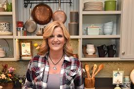 Trisha yearwood shares thanksgiving sweet potato puddingoutsider. Trisha Yearwood Says Her Cooking Career Was An Accident