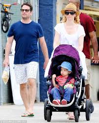 And the blockbuster the hunger games. Elizabeth Banks Shows Off Her Baby Son Magnus For The First Time During A Family Trip To The Beach Daily Mail Online