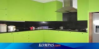 Coba deh kombinasikan warna cat tembok dapur kalian warna hijau tapi gunakan kitchen set classic dengan warna putih duco. Segar Di Dapur Serba Hijau