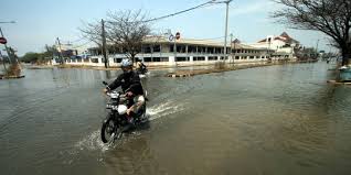 Selain mengoptimalkan rumah pompa milik kota semarang, ganjar pranowo memastikan, pompa portabel yang dimiliki balai besar. 7 Fakta Banjir Rob Semarang Sebabkan Tanah Turun 15 Cm Per Tahun Merdeka Com