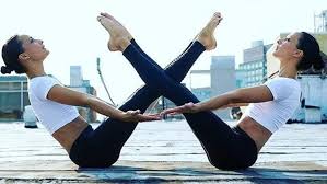 Apakah sakit pinggang saat hamil itu berbahaya? 5 Senaman Mudah Yoga Bantu Sakit Belakang Sinaran Wanita