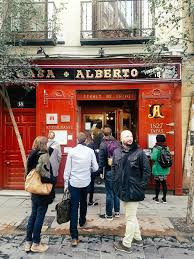 Su amplia oferta cultural y de actividades de ocio son sin duda razones más que suficientes para elegirla como ciudad para vivir. Casa Alberto One Of The Best Tapas Bars In Madrid Madrid Travel Madrid Spain Travel