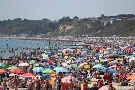 318 beach vacation rentals to book online from $86 per night direct from owner for bournemouth, gb. Bournemouth Beach Packed Again On What Could Be Uk S Hottest Day Of The Year Basingstoke Gazette