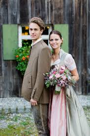 Werbung | ich probiere für euch verschiedene looks, welche man als gast zu festen tragen kann und gebe tipps für größere mode. Rustikale Eleganz Trachtenbibel Dirndl Hochzeit Rustikale Eleganz Braut Dirndl