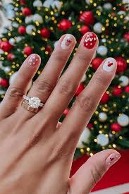 Whether you prefer the basic red and white nails, green nails, some sparkly nails or even some pretty christmas arts to make your nails stand out, we've got them all. 42 Festive Christmas Nail Ideas 2020 Christmas Nail Art Ideas