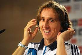 He is a professor at the meteorological institute of the university of hamburg, and (since 2001) director of the institute for coastal research at the helmholtz research centre (previously: Samu Sur Twitter Schon Witzig Dass Beatrix Von Storch Aussieht Wie Luca Modric Xd