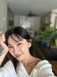 Nữ diễn viên có tuổi thơ chứng kiến bố mẹ chia tay, vừa lấy chồng được 2  tháng đã ly dị