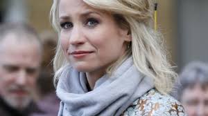 Het interview is opgenomen in het stedelijk museum in. Dionne Stax 33 Thought At The Age Of Thirty Will Never Have A Friend To Get