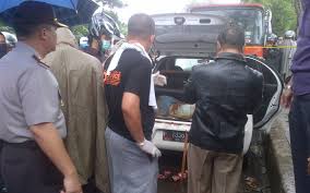 Mayat Wanita di Bagasi Mobil Gemparkan Warga