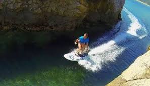 Accroche skate recycle une seconde vie pour votre vieille. Gnarwall Le Gadget Parfait Pour Accrocher Votre Planche De Surf Au Mur Moving Tahiti