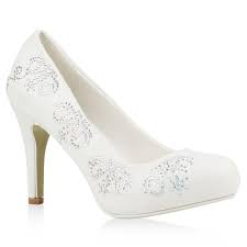 Wir wollen euch dabei helfen, geschenkwünsche zu eurer hochzeit einfach, schnell, übersichtlich und leicht. 20 Ideen Fur Weisse Schuhe Hochzeit In 2020 Schuhe Hochzeit Weisse Schuhe Damen Brautschuhe