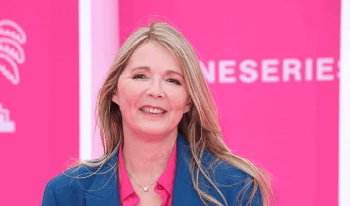 Les mystères de l'amour à l'arrêt : Hélène Rollès face à un retour surprise sur TMC