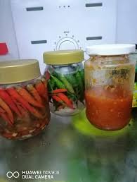 Cilok sudah sangat familiar untuk masyarakat indonesia. Lelaki Ni Kongsikan Cara Buat Cili Jeruk Yang Rangup Sedap Tahan Lama Keluarga