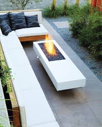 Graue Terrassenplatten Unter Gas Feuerstelle Feuerstelle Garten Moderner Patio Moderne Feuerstellen