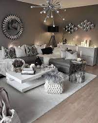 Le gris est une teinte plus sophistiquée que le blanc qui crée une ambiance aussi la déco de salon en gris et blanc est intemporelle et elle constitue une base qui permet de changer souvent en ajoutant juste quelques touches de couleurs au. Pin By Hellen Arias On Idees Deco Salon Apartment Living Room Design Cozy Living Rooms Luxury Living Room