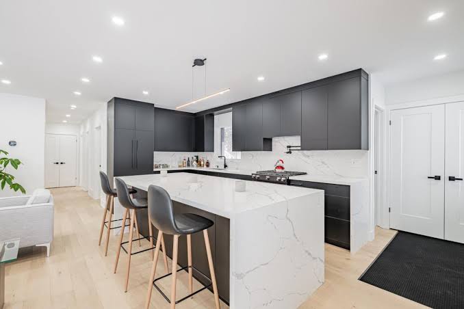 Custom Kitchen & Interior Layout