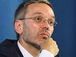 In der fpö bekleidet er zusammen mit harald vilimsky das amt des generalsekretärs. Familie Kickl Zu Urlaub Nach Afghanistan Eingeladen Politik Vol At