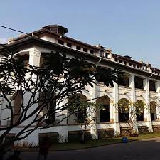 Jangan lupa sobat native, lawang sewu adalah kawasan yang cukup angker dengan berbagai kisah. Kisah Noni Belanda Penghuni Lawang Sewu Semarang Yang Bikin Merinding Regional Liputan6 Com