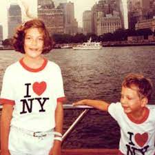 See more ideas about tori spelling, spelling, dean mcdermott. Tori Spelling So Sah Sie Also Vor Den Ganzen Beauty Ops Aus Bunte De