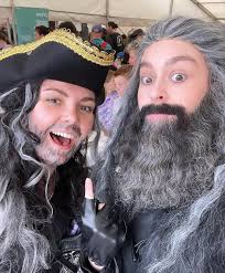 Con O'Neill as Izzy Hands