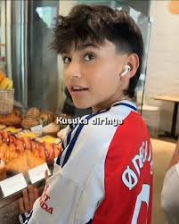 Kenapa ya yg GK ngefans sama miami aj beli baju Miami lah gw yg ngefans  sama miami GK beli baju Miami 🗿