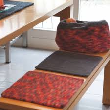 Diy teppiche handgefertigte teppiche selbstgemachte teppiche bommel teppich filz bilder. Modelle Zum Nachfilzen Einfach Online Bestellen Bei Fischer Wolle