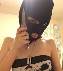 zoe adli kullanicinin mika s shit show panosundaki pin fotografcilik pozlari fotografcilik cift