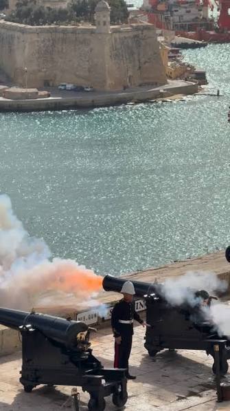 Boom 💥 Every day at 12PM & 4PM in Malta 🇲🇹 the cannons fire from Valletta’s Saluting Battery 🔥, It’s not random… it’s history in action! ⏰⚓, Back in the day, ships used the midday cannon to set their ...