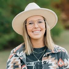 Summer Dutton's Instagram, Twitter & Facebook