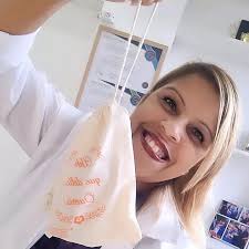 Estou extremamente satisfeita com o perfume de ambiente criado pela  Segredos da Perfumaria, sob a curadoria da perfumanista Jenny Soares. A  essência é incrivelmente agradável, com uma fragrância suave, elegante e que