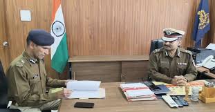 संजय कुमार ने भोपाल पुलिस कमिश्नर का संभाला कार्यभार: हरिनारायण मिश्र ने  कराया पदभार ग्रहण, जानें कौन हैं यह IPS अफसर - Lalluram