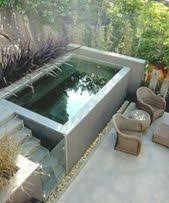 Belebende Gartengestaltung Mit Kleinem Tauchbecken Mit Treppe Kleiner Pool Design Hintergarten Hauser Mit Pool