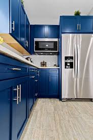 Bright Open Kitchen With Our Trendy Navy Cabinets Deerfield Colonial Ii Maple Na Kitchen Inspiration Design Interior Design Kitchen Modern Kitchen Interiors