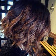 trendstil fur den sommer lockige und wellige frisuren kurzeslockigeshaar2017 naturlocken frisuren haar styling stilvolle frisuren