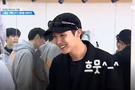 He was introduced as a mentor and will . J Hope Iz Bts Prinyos Zakuski I Razdal Avtografy Trejni Shou Under Nineteen Novosti Zakuski