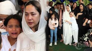 Siapa yang menang, dia akan mendapat kesempatan untuk bertanya. Bcl Takut Masuk Kamar Setelah Hampir Seminggu Ashraf Sinclair Meninggal Ga Bisa Tidur Di Situ Tribun Sumsel