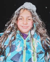 Enjoying snow (finally) in the middle of the night bc it'll probably be  gone by morning ❄️ #snowday #momlife