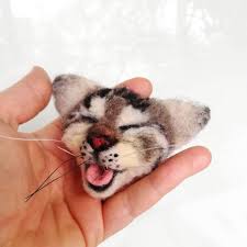 Bu Da Tuylenmis Miskin Needlefelting Keceigneleme Woolart Woolfelt Woolfelting Cat Kedi Bros Brooch Sleepycat Uykucu Needle Felting Felt Animals