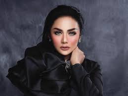 Sudah anggap kakak sendiri, ashanty kangen curhat sama krisdayanti. 5 Fakta Hubungan Krisdayanti Dengan Aurel Dan Azriel Bola Liputan6 Com