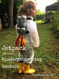 Einen raketenrucksack für kleine astronauten basteln. Weltraum Kindergeburtstag Mit Diy Fur Einen Raketenrucksack