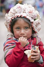 Little Girl From Pisac Peru In The Sacred Valley Of The Incas Portrait Enfant Enfant Photos D Enfants